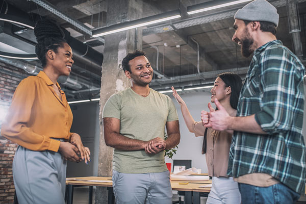 colleagues-communicating